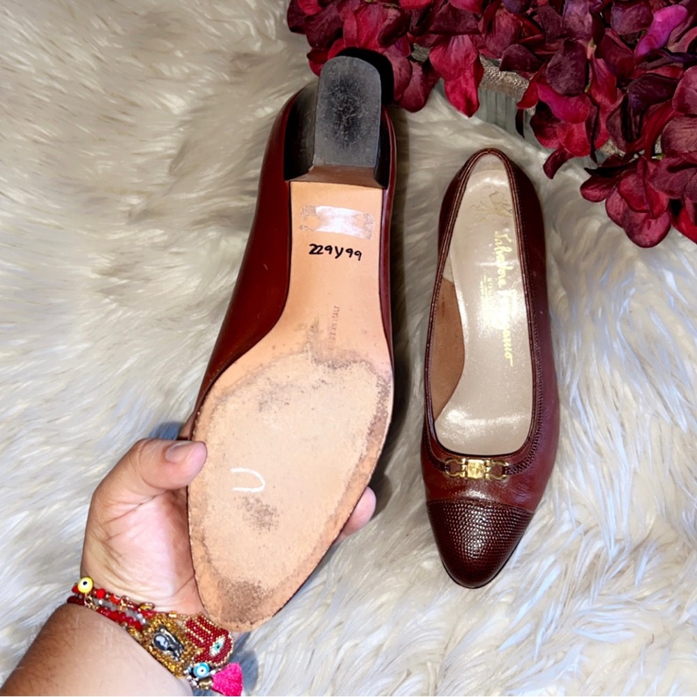 Vintage Ferragamo kitten heels - Picture 7 of 7